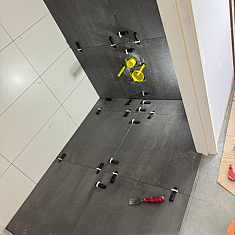Afbouwen toiletten bedrijfsunit