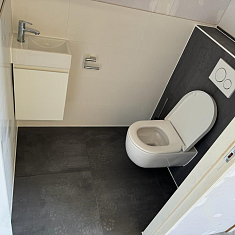 Afbouwen toiletten bedrijfsunit
