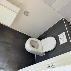 Afbouwen toiletten bedrijfsunit